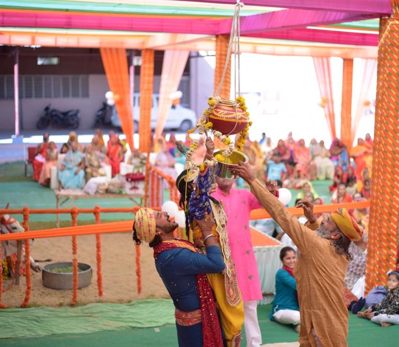 श्रीमद भागवत कथा, माखन भोग में…